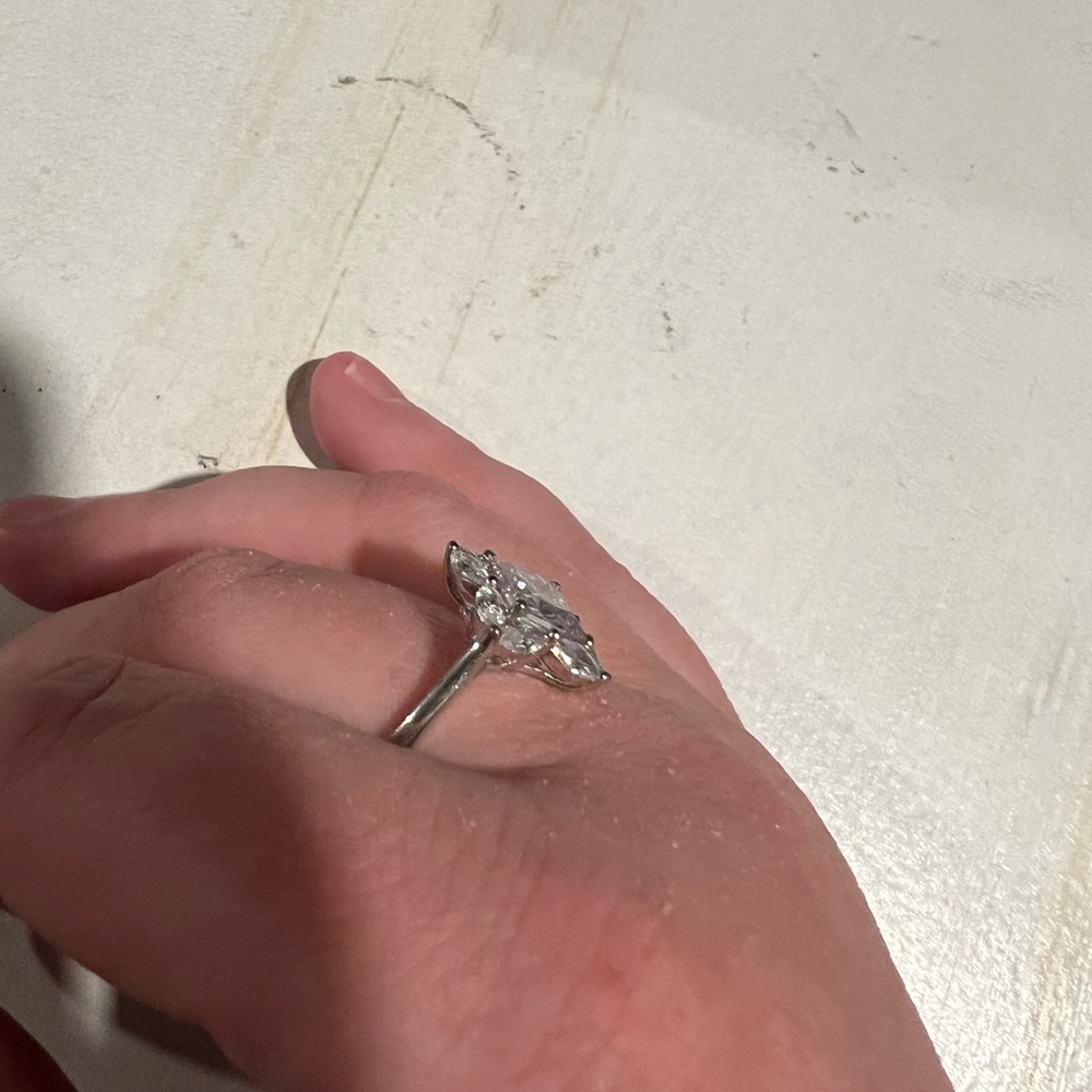 Silver Clear Stone Cocktail Ring 💍 - Picture 5 of 7
